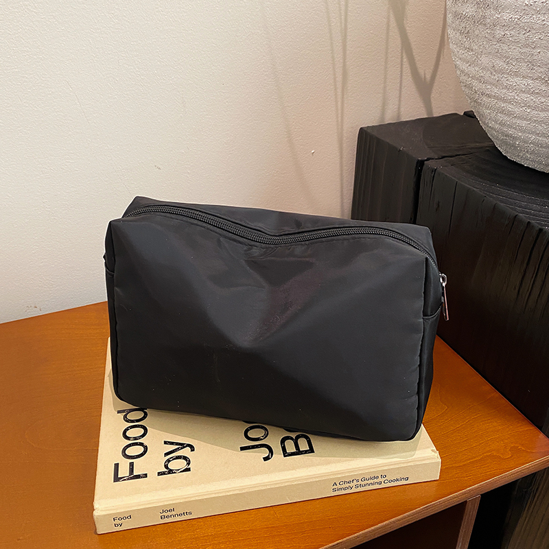 Cosmetic Bag for Women, Portable, New High-End Makeup Brush Holder, Travel Toiletry Bag, Large Capacity for Men
