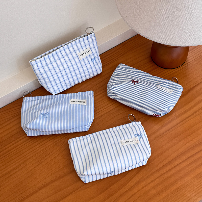 Cosmetic bag women's 2026 new arrival large capacity portable small cosmetics bag travel liner bag large capacity lipstick toiletry bag