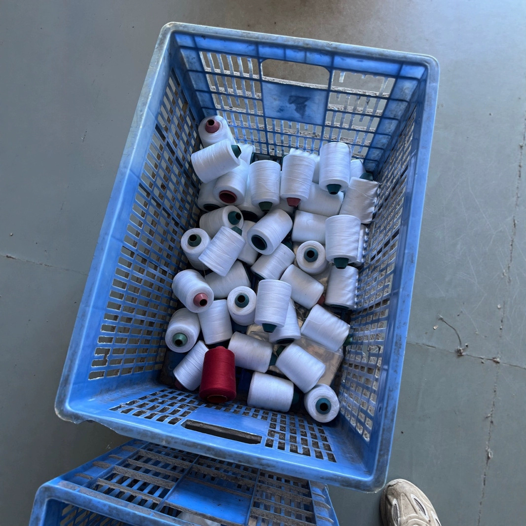 Manufacturer Provides 402 Backpack Cotton Thread, Handbag and Luggage Thread, Bleached 5000Y Sewing Thread, Durable