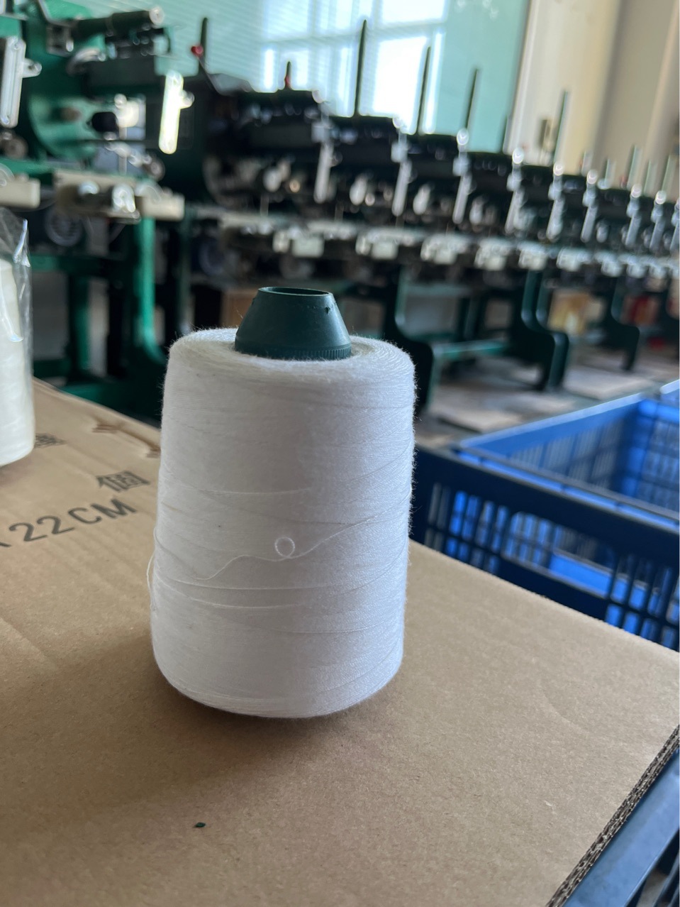 Manufacturer Provides 402 Backpack Cotton Thread, Handbag and Luggage Thread, Bleached 5000Y Sewing Thread, Durable