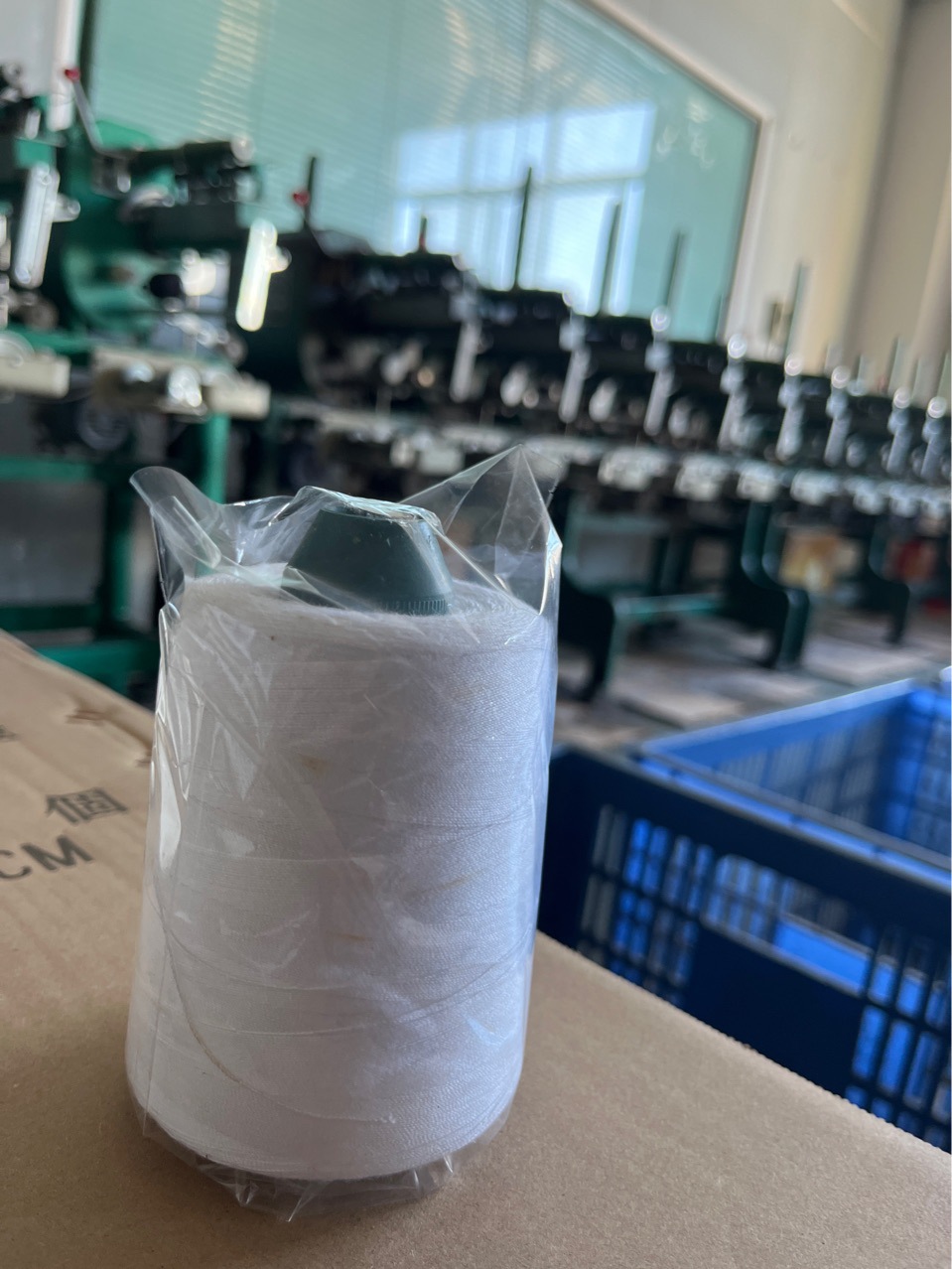 Manufacturer Provides 402 Backpack Cotton Thread, Handbag and Luggage Thread, Bleached 5000Y Sewing Thread, Durable