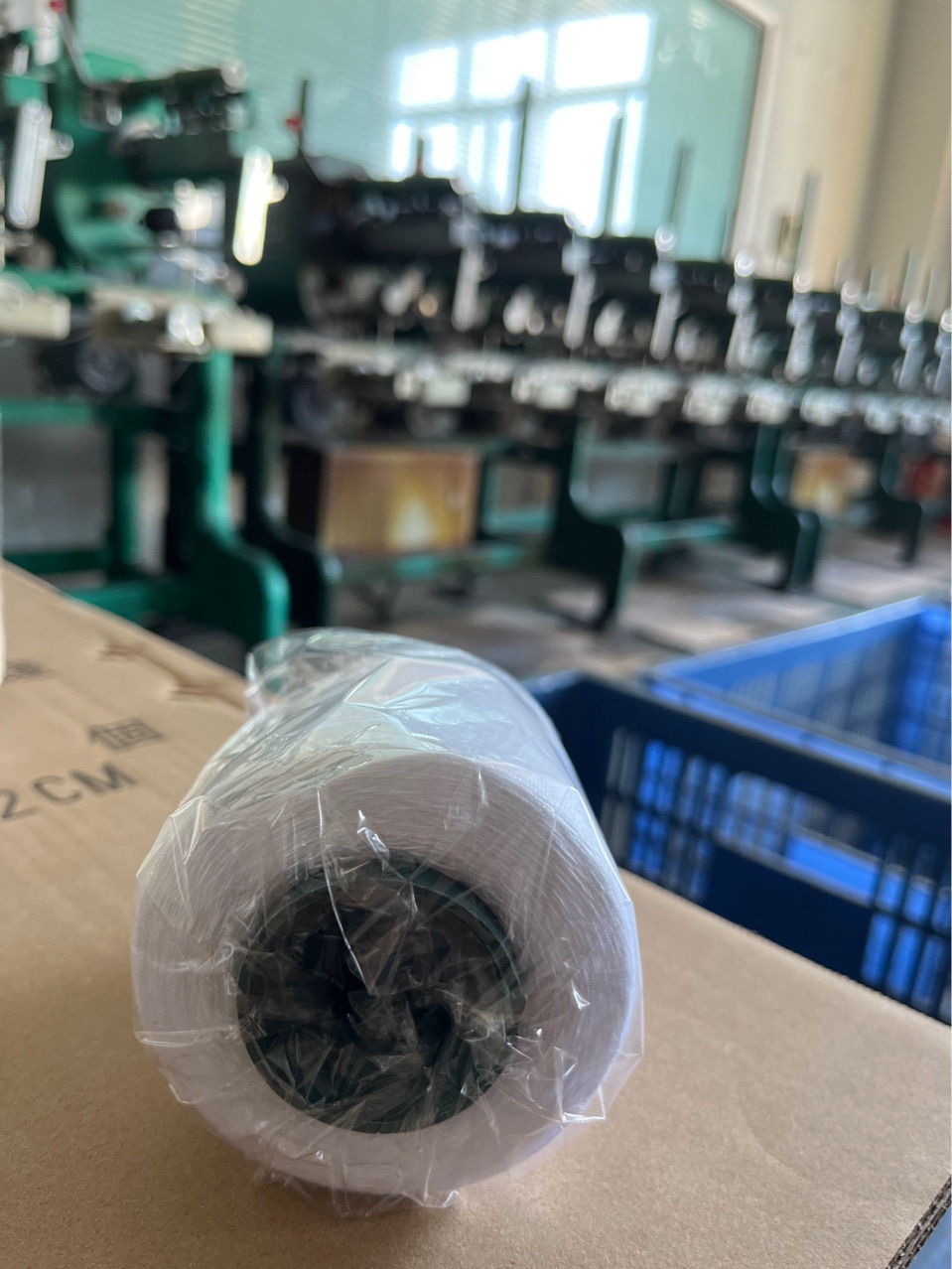 Manufacturer Provides 402 Backpack Cotton Thread, Handbag and Luggage Thread, Bleached 5000Y Sewing Thread, Durable