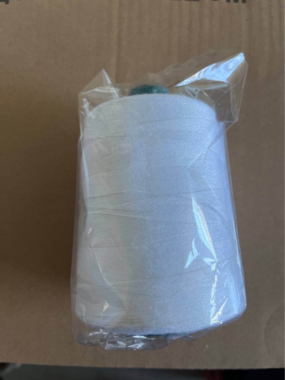 Manufacturer Provides 402 Backpack Cotton Thread, Handbag and Luggage Thread, Bleached 5000Y Sewing Thread, Durable