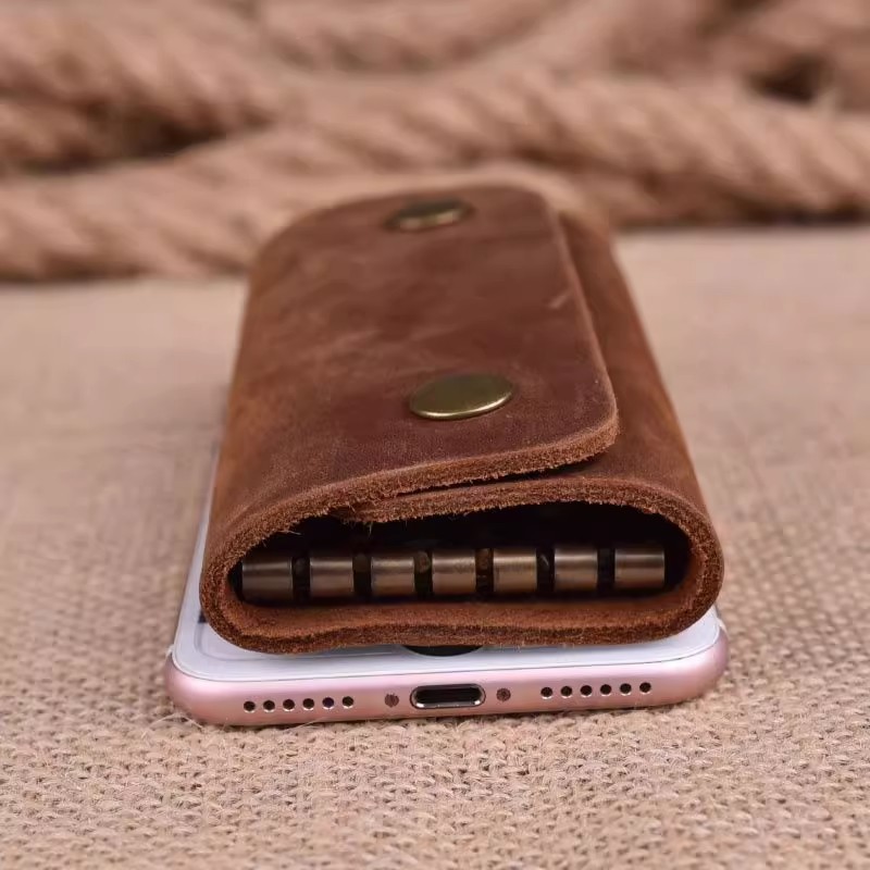 Portable Wear-Resistant Key Bag for Men and Women, Retro Genuine Leather Key Bag, Simple First-Layer Cowhide Keychain, Creative Design