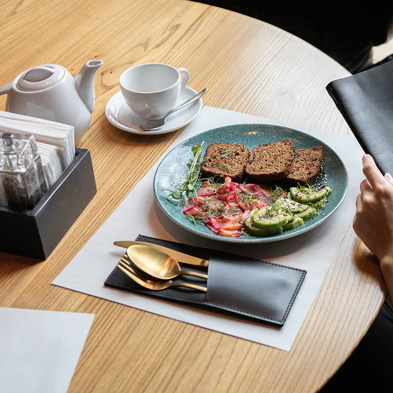 In-Stock European and American Western Dining Knife and Fork Storage Leather Case Restaurant Steak Cutlery Storage Bag Hotel Ceremonial Cutlery Leather Case