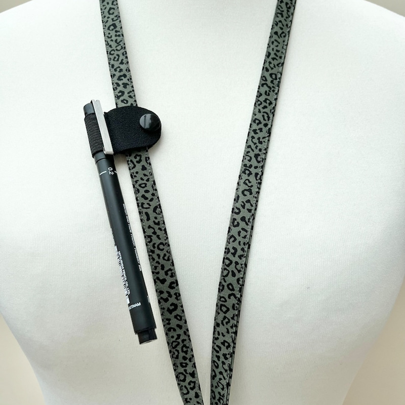 Creative and Convenient Elastic Pen Clip, Simple and Fashionable Imitation Deerskin Pen Cover Buckle, Portable Lanyard Pen Holder and Pen Accessories