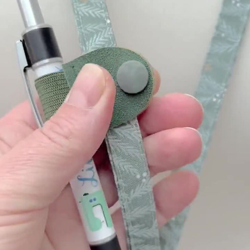 Creative and Convenient Elastic Pen Clip, Simple and Fashionable Imitation Deerskin Pen Cover Buckle, Portable Lanyard Pen Holder and Pen Accessories