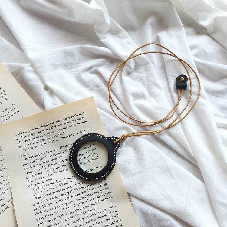 Casual Pure Color Adjustable Hanging Neck Magnifying Glass Leather Case for the Elderly and Elderly High-Power Portable Magnifying Glass Protective Cover