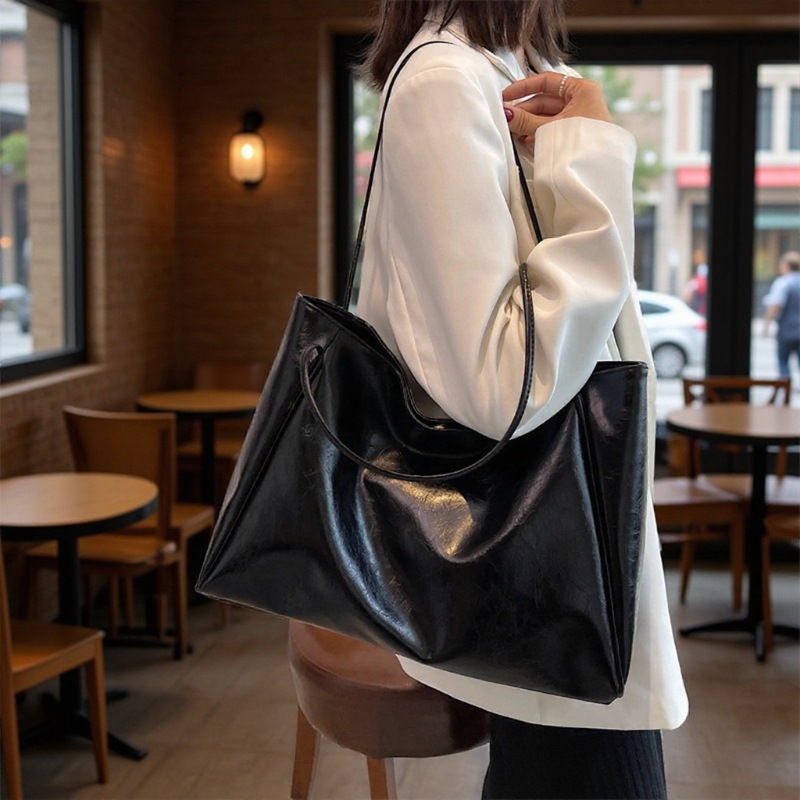 New Trendy Ins Women's Shoulder Fashion Textured Handbag Large Capacity Versatile Tote Bag Small Manufacturer