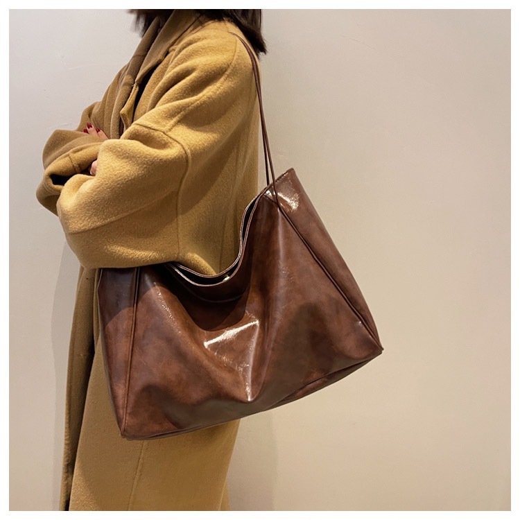 New Trendy Ins Women's Shoulder Fashion Textured Handbag Large Capacity Versatile Tote Bag Small Manufacturer