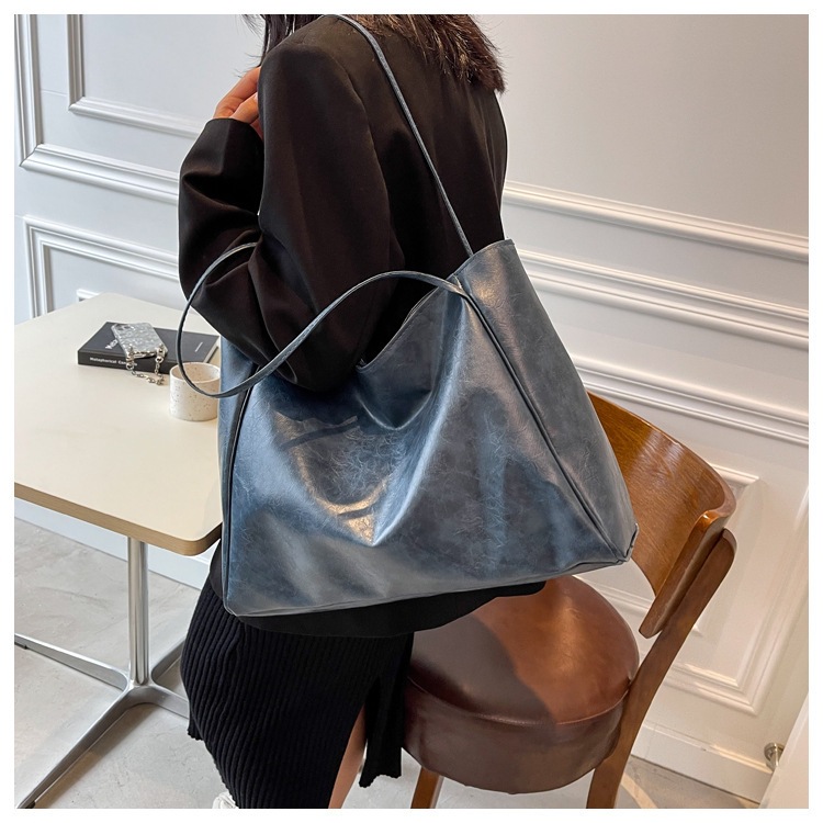 New Trendy Ins Women's Shoulder Fashion Textured Handbag Large Capacity Versatile Tote Bag Small Manufacturer