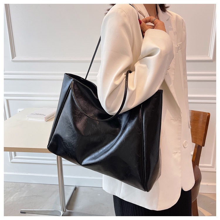 New Trendy Ins Women's Shoulder Fashion Textured Handbag Large Capacity Versatile Tote Bag Small Manufacturer